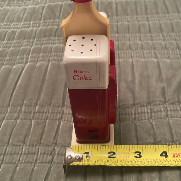 Vintage Collectibles 1993 Coca Cola Salt & Pepper Shaker Set Gas Pump w/Holder - Picture 13 of 13